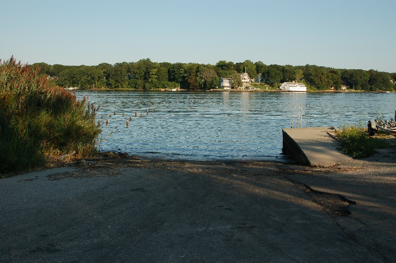 Montville Boat Ramp near Oxoboxo River